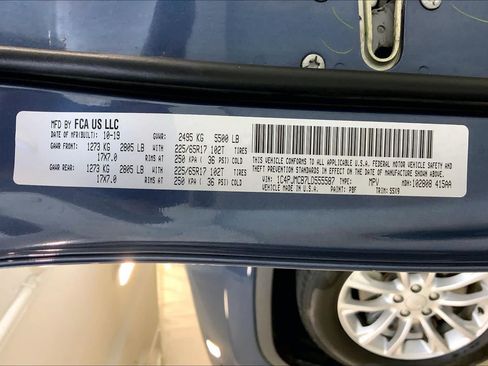 Used 2020 Jeep Cherokee Latitude w/ Cold Weather Group AWD/4WD image 36