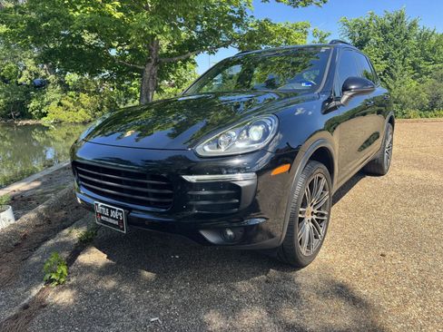Used 2016 Porsche Cayenne AWD/4WD image 11