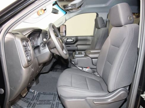 Used 2023 Chevrolet Silverado 2500 Custom w/ Custom Convenience Package image 9