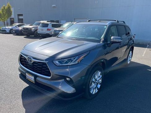 Used 2023 Toyota Highlander Limited AWD/4WD image 1