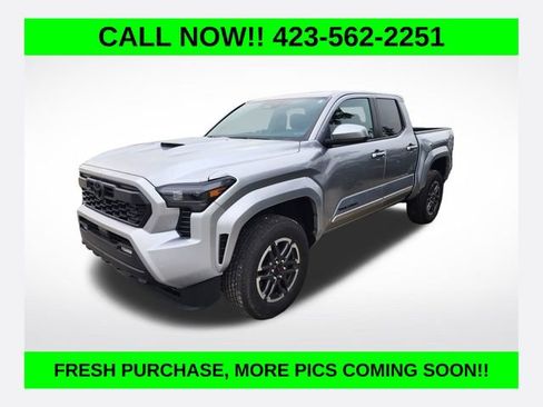 Used 2025 Toyota Tacoma TRD Sport AWD/4WD image 1