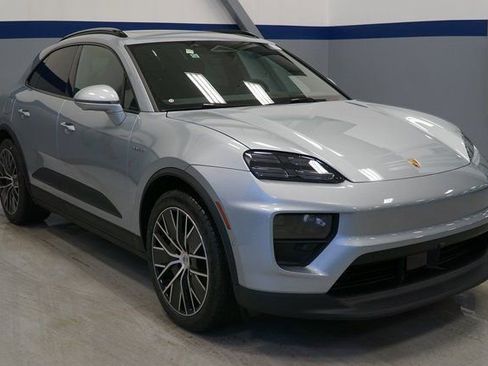 New 2026 Porsche Macan 4 Electric image 12