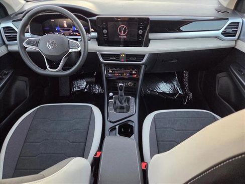 New 2026 Volkswagen Taos SE FWD image 14