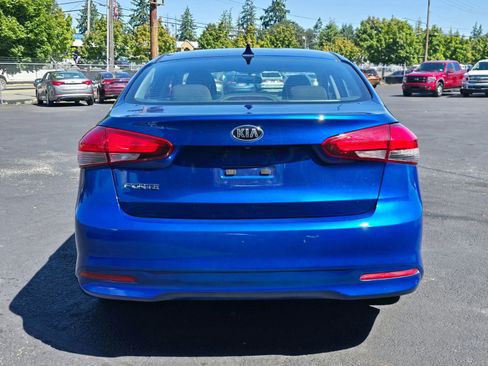 Used 2018 Kia Forte LX w/ LX Rear Camera Package image 4