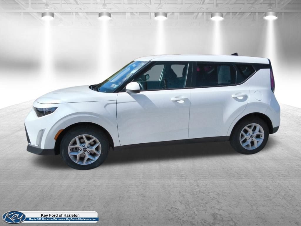 Used 2025 Kia Soul LX FWD image 6