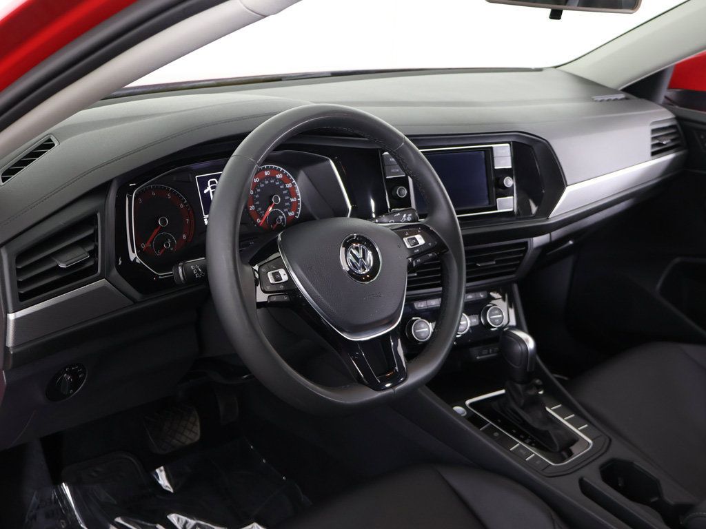 Used 2020 Volkswagen Jetta SE w/ SE Cold Weather Package FWD image 28