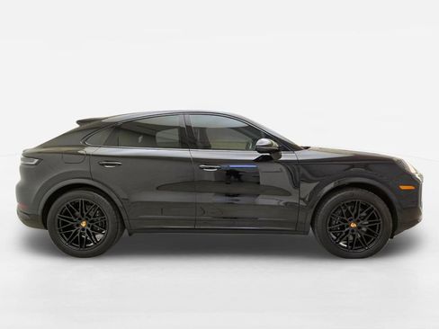 Used 2024 Porsche Cayenne Coupe AWD/4WD image 6