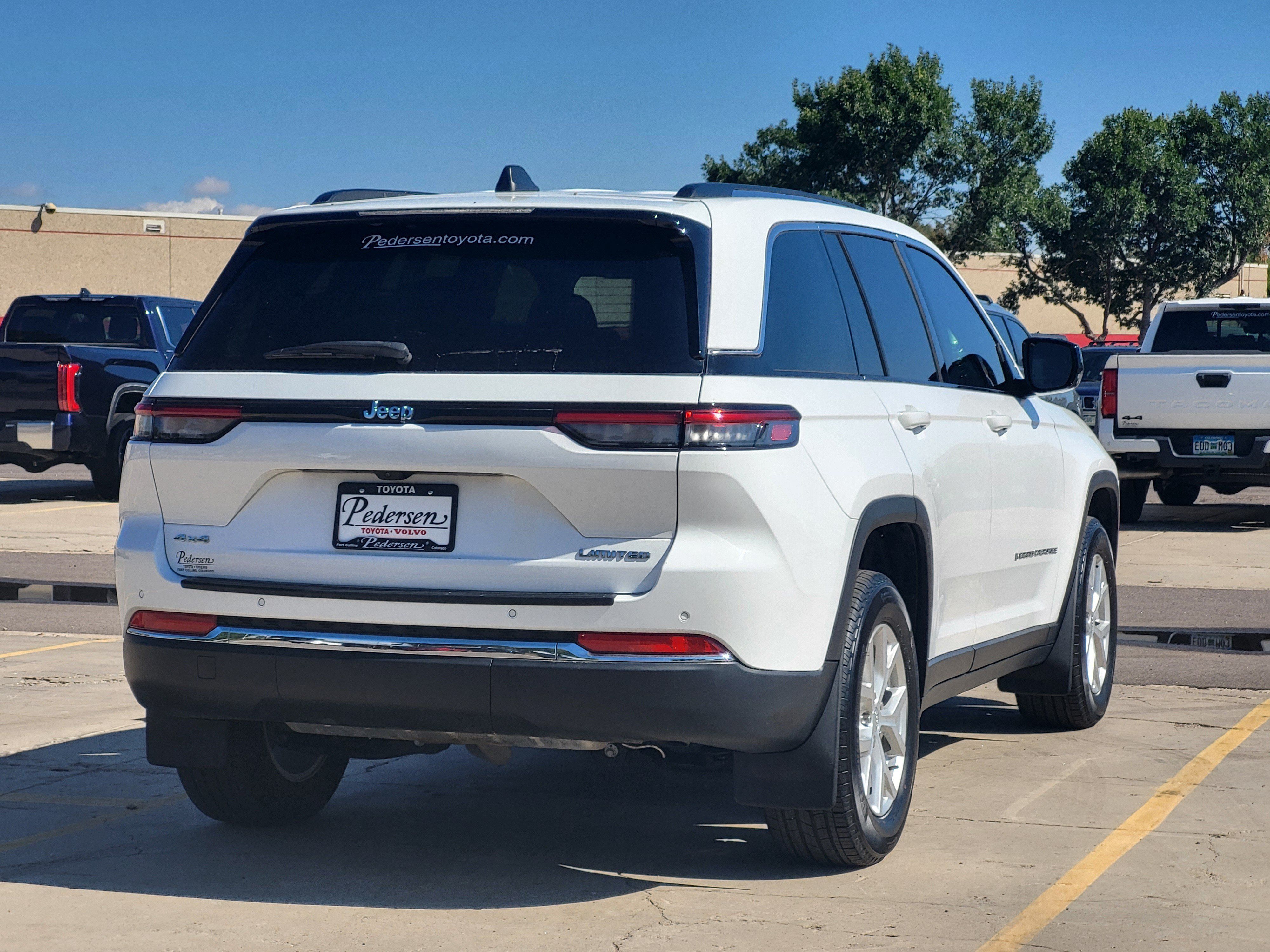 Used 2023 Jeep Grand Cherokee Limited w/ Trailer Tow Prep Group (B) AWD/4WD image 2