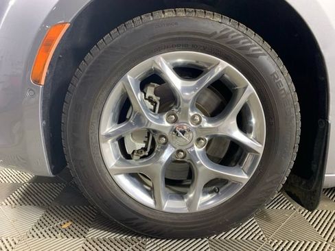 Used 2019 Chrysler Pacifica Limited w/ Advanced Safetytec Group FWD image 37