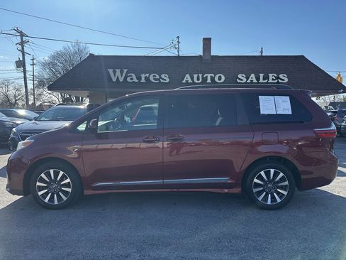 Used 2020 Toyota Sienna LE AWD/4WD image 1