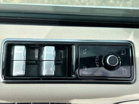 Used 2020 Land Rover Range Rover HSE image 39