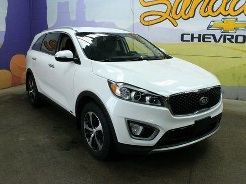 Used 2016 Kia Sorento EX image 4