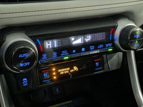 Used 2020 Toyota RAV4 Limited image 16