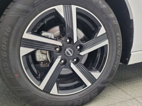 Used 2025 Nissan Sentra SV FWD image 31