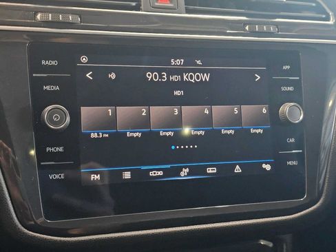 Used 2023 Volkswagen Tiguan SE w/ Panoramic Sunroof Package FWD image 28