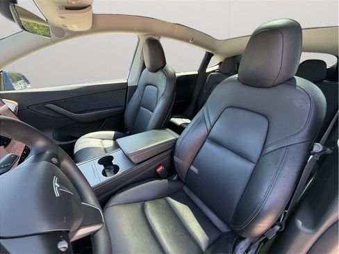 Used 2022 Tesla Model Y Long Range AWD/4WD image 17