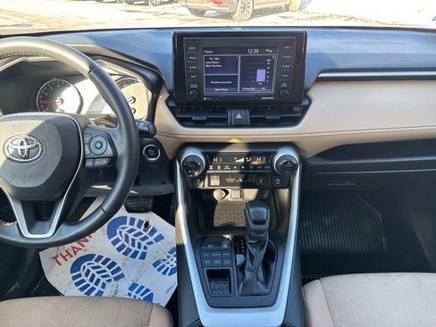 Used 2022 Toyota RAV4 XLE image 17