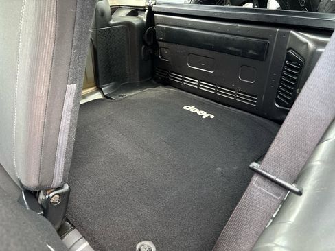 Used 2017 Jeep Wrangler Unlimited Sahara image 24