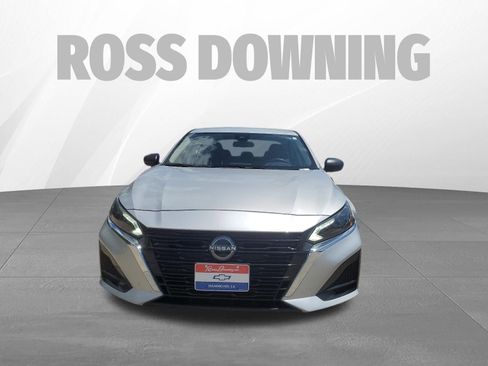 Used 2024 Nissan Altima 2.5 SV FWD image 2
