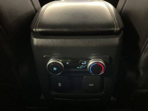 Used 2022 Ford Explorer XLT w/ Equipment Group 202A image 12