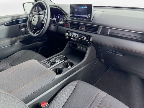 Used 2025 Honda Pilot Sport image 36