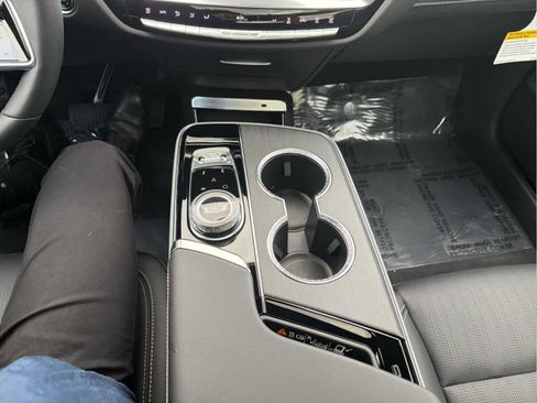 Used 2025 Cadillac Lyriq Luxury w/ LPO, Floor Liner Package AWD/4WD image 17