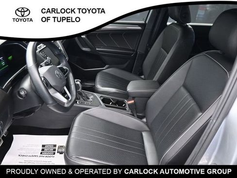 Used 2022 Volkswagen Tiguan SE R-Line image 11