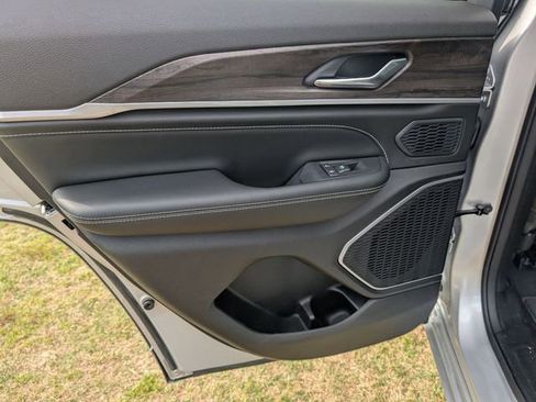 New 2026 Jeep Grand Cherokee Limited AWD/4WD image 27