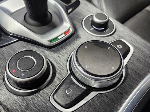 Used 2022 Alfa Romeo Stelvio Sprint image 11