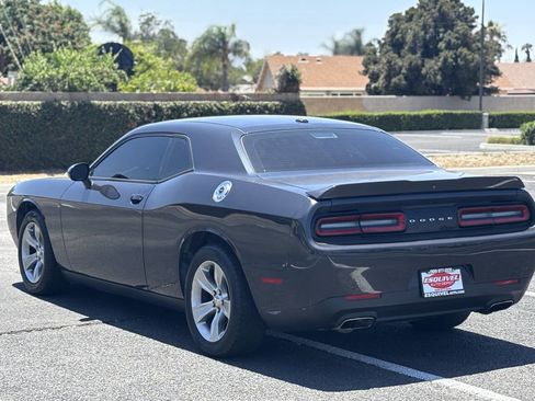 Used 2019 Dodge Challenger SXT RWD image 5