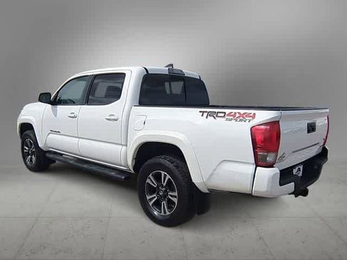 Used 2017 Toyota Tacoma TRD Sport w/ Tow Package (A/T) AWD/4WD image 6