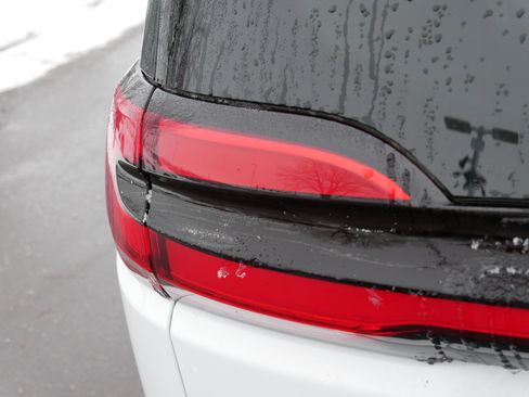 Used 2024 Chrysler Pacifica Touring-L image 17