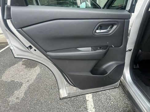 Used 2025 Nissan Rogue SV FWD image 14