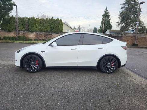 Used 2022 Tesla Model Y Performance image 2