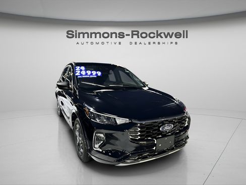 Used 2024 Ford Escape ST-Line image 2