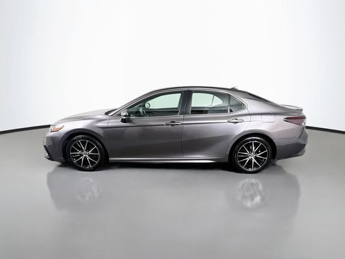 Used 2022 Toyota Camry SE FWD image 5