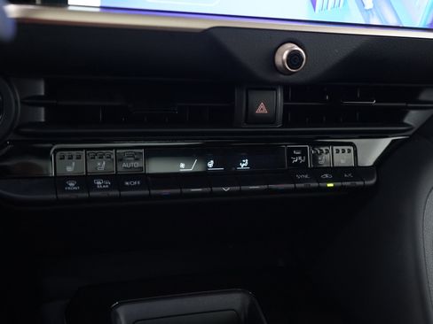 Used 2024 Toyota Crown Limited AWD/4WD image 19