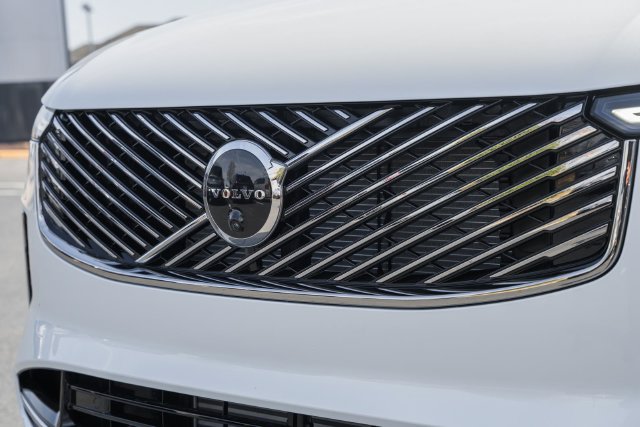 New 2026 Volvo XC90 T8 Plus w/ Protection Package Premier AWD/4WD image 12