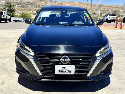 Used 2024 Nissan Altima 2.5 SV FWD image 2