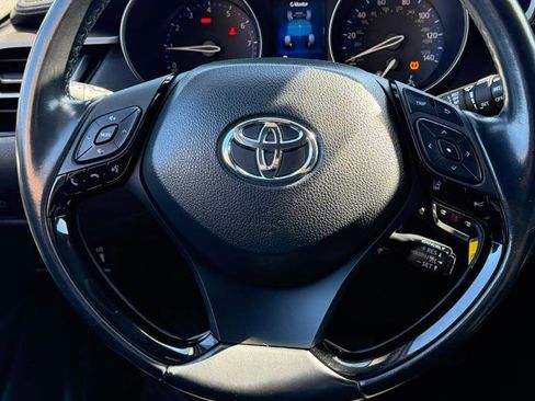 Used 2018 Toyota C-HR XLE FWD image 12