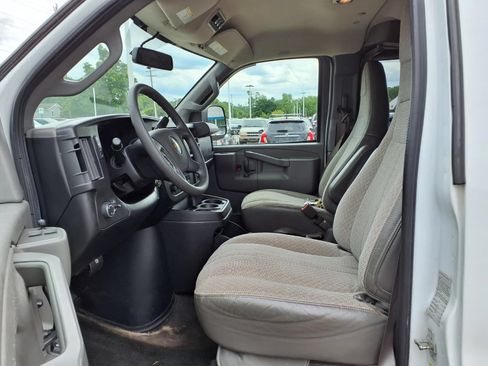 Used 2017 Chevrolet Express 3500 LT w/ LT Preferred Equipment Group RWD image 17
