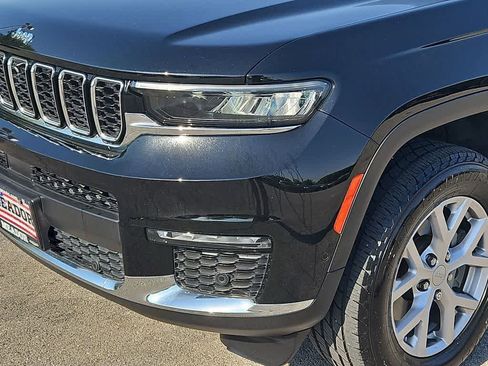 Used 2022 Jeep Grand Cherokee L Limited w/ Luxury Tech Group II image 11