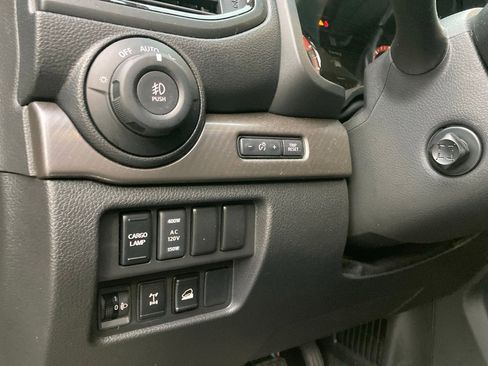 Used 2024 Nissan Titan PRO-4X w/ Pro-4x Convenience Package image 16