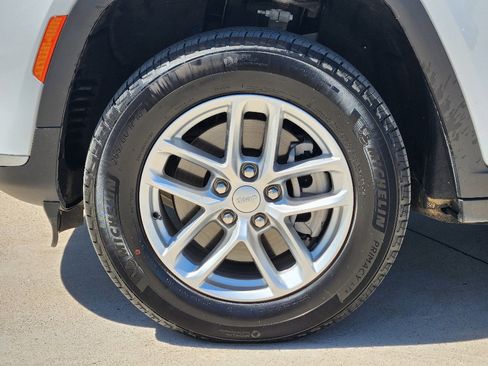 Used 2025 Jeep Grand Cherokee L Laredo w/ Luxury Tech Group I image 16