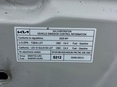 Used 2025 Kia Sorento S w/ Panoramic Sunroof Package image 21