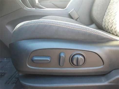 Used 2022 Chevrolet Equinox LT image 11