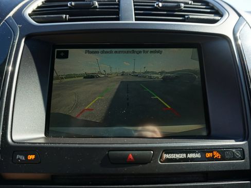 Used 2017 Ford Explorer XLT w/ Equipment Group 202A FWD image 28
