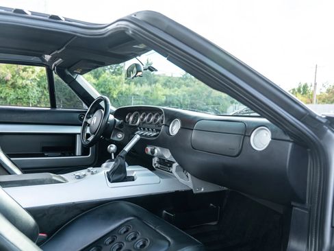 Used 2006 Ford GT image 17