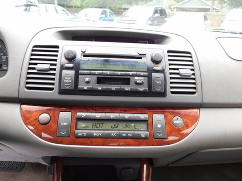 Used 2004 Toyota Camry XLE image 10