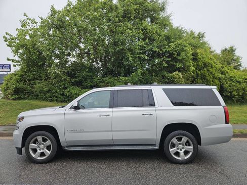 Used 2015 Chevrolet Suburban LT w/ Luxury Package AWD/4WD image 2